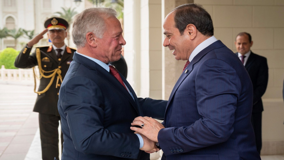 الملك والسيسي يبحثان تعزيز التعاون العربي لمواجهة التحديات الإقليمية