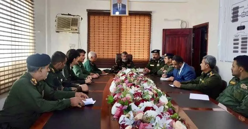 اليمن يعزز الأمن: دمج التشكيلات وتوحيد القرار الإداري