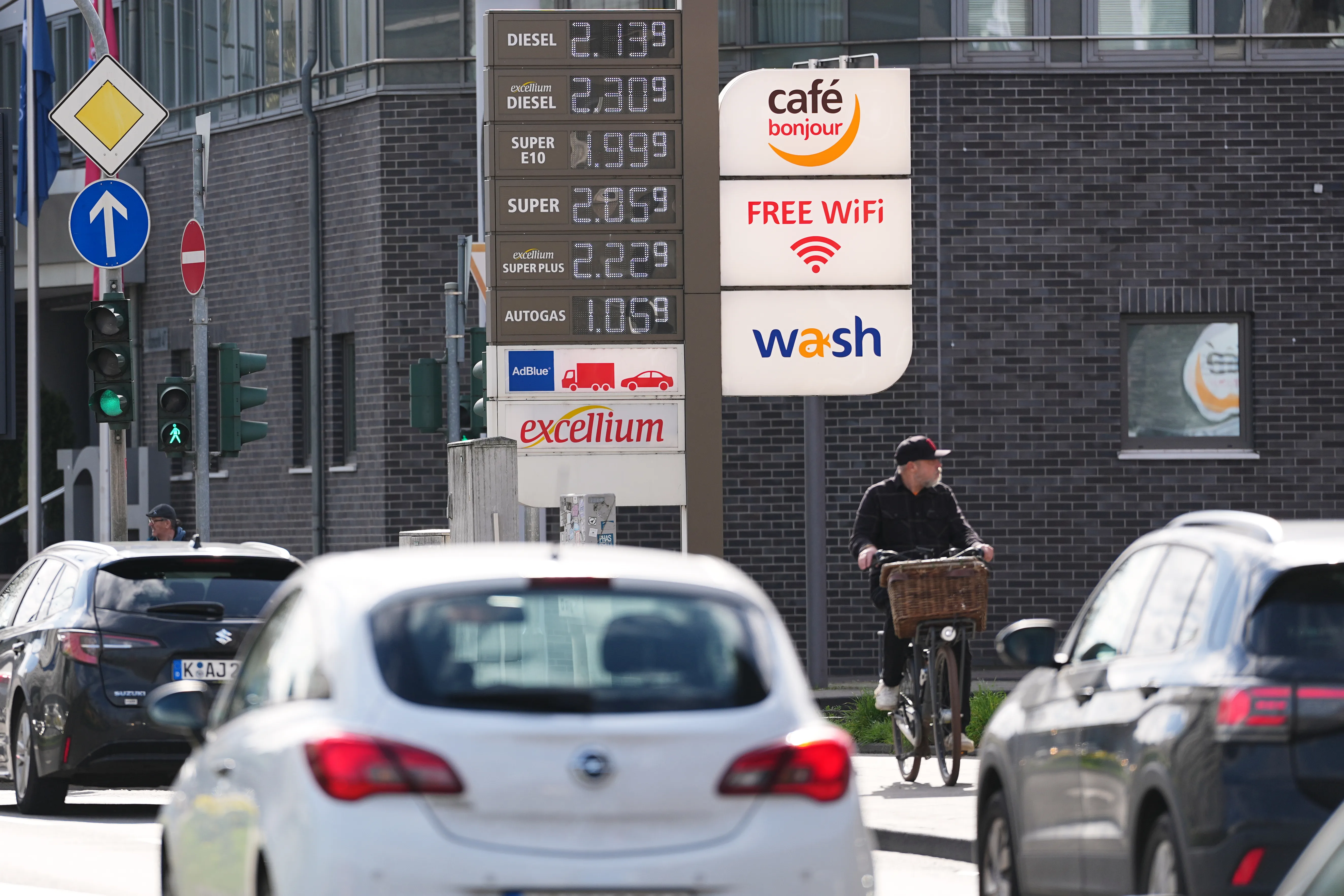 الاتحاد الاوروبي يبحث سبل كبح جماح ارتفاع تكاليف الطاقة وسط تداعيات الحرب