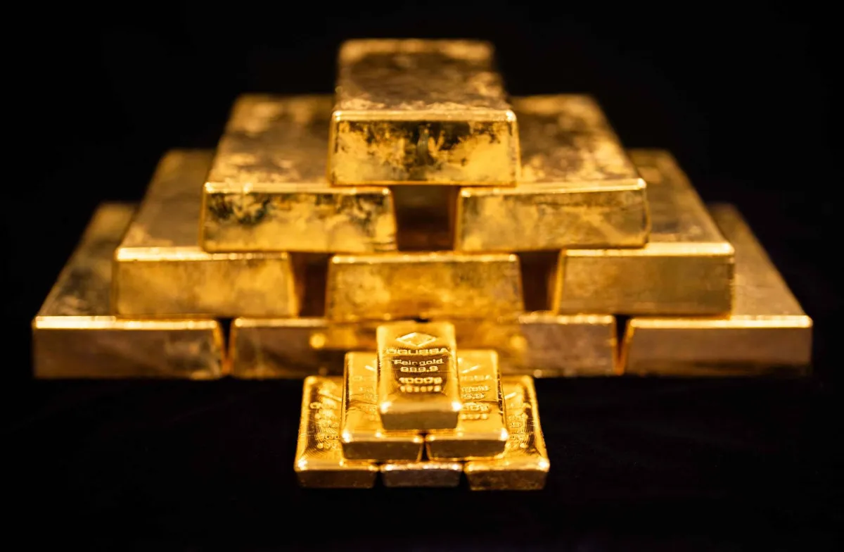 الذهب يتماسك وسط تقلبات الدولار وتصاعد التوترات الجيوسياسية