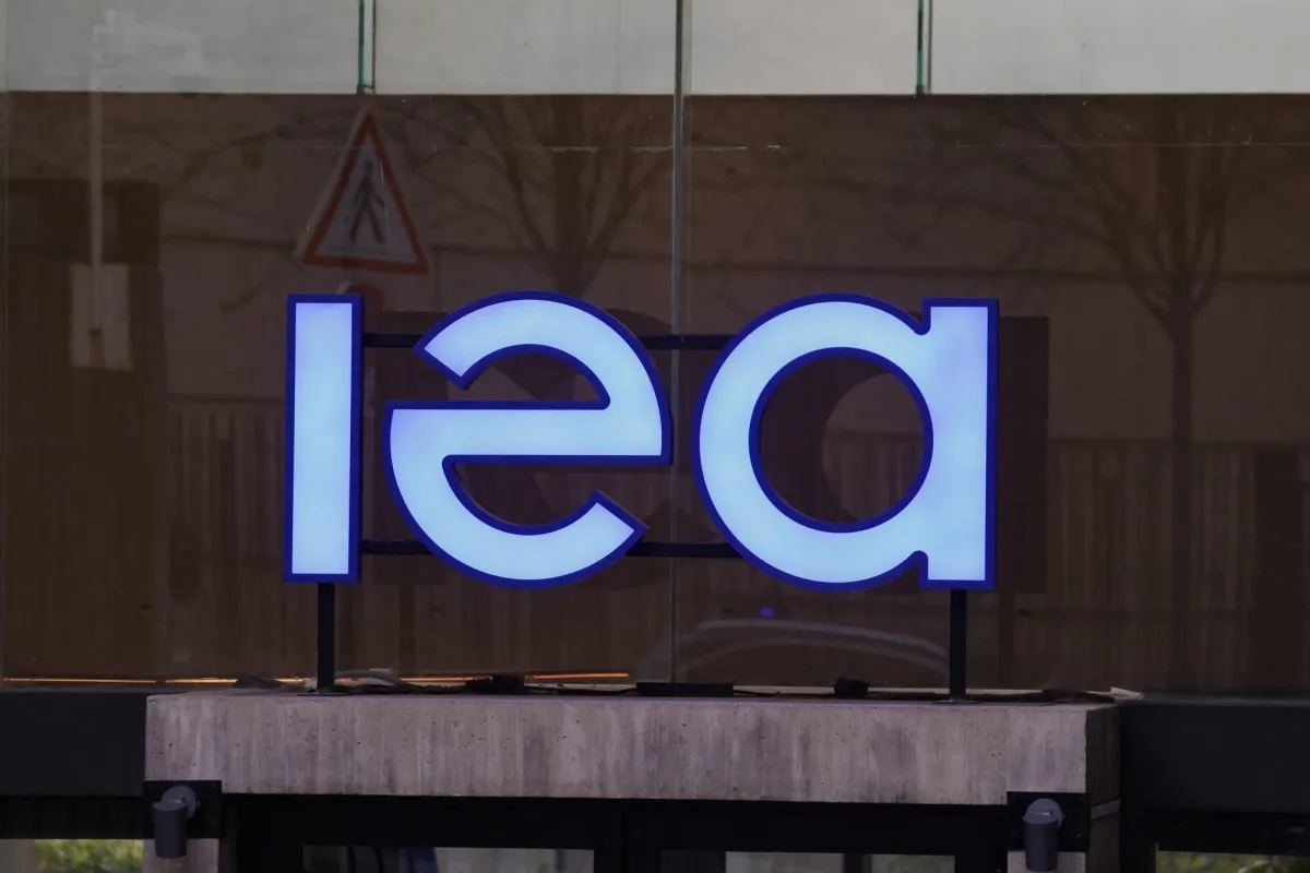 وكالة الطاقة الدولية تكشف خطط سحب 400 مليون برميل نفط لمواجهة أزمة الإمدادات