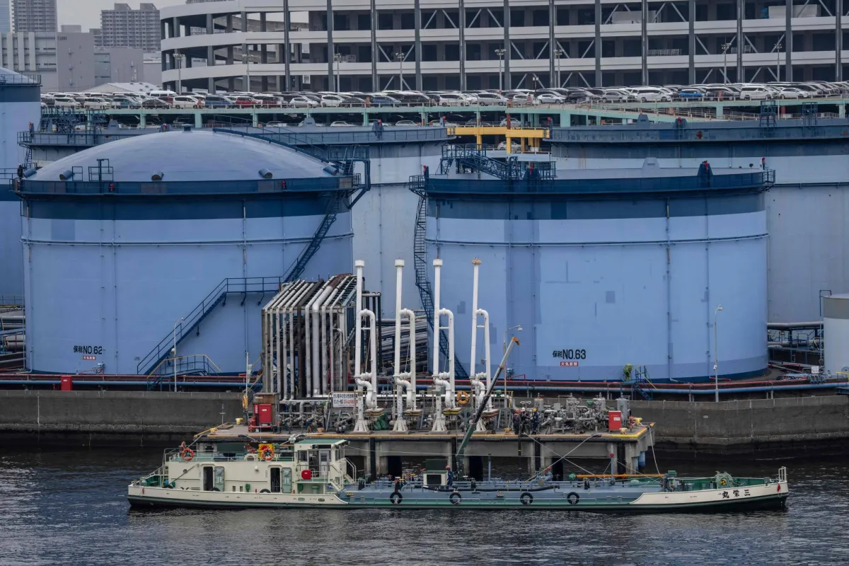 مخاوف مضيق هرمز تدفع اسعار النفط نحو الارتفاع