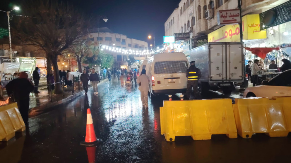 بلدية جرش تكثف الرقابة وتغلق مداخل الوسط التجاري استعدادا للعيد