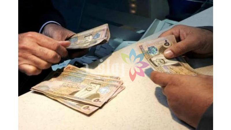 صرف الرواتب ينعش قطاع المواد الغذائية