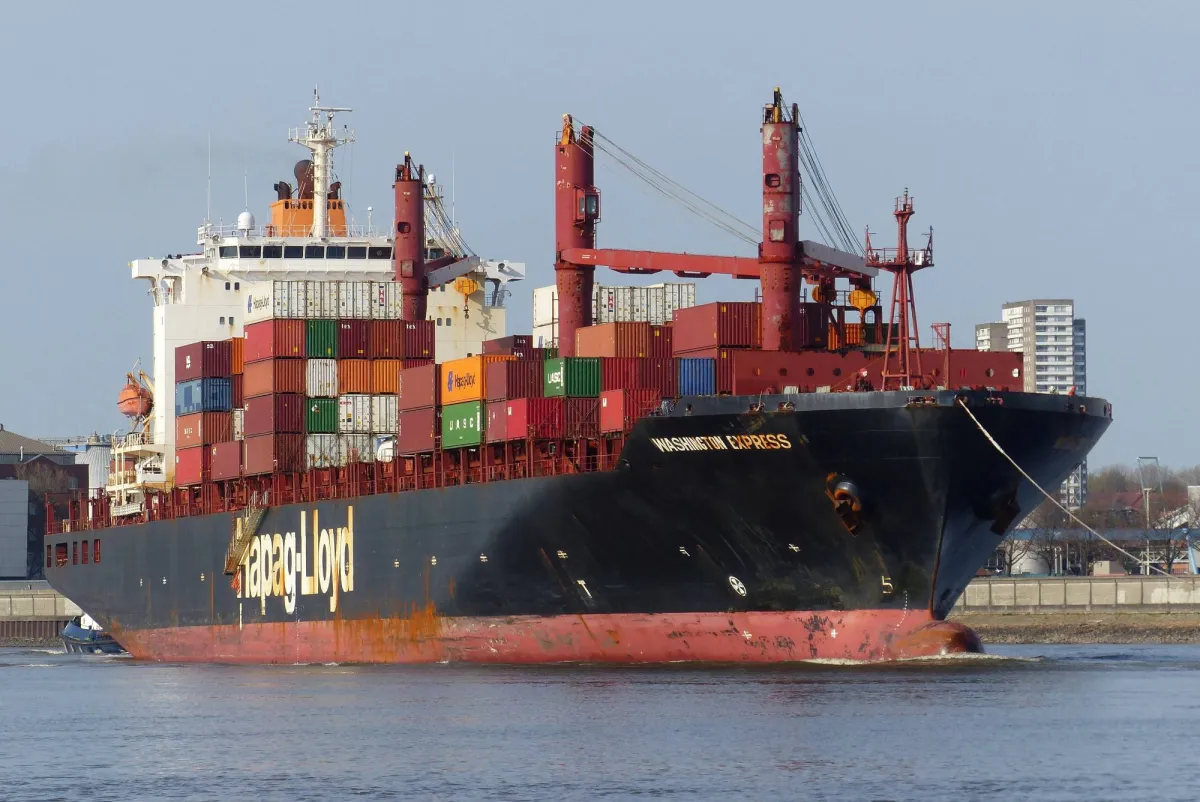 اضطراب سلاسل الامداد: حرب هرمز تهدد التجارة العالمية وتزيد التكاليف