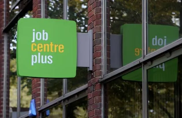 تباطؤ نمو الأجور في بريطانيا يثير توقعات خفض الفائدة