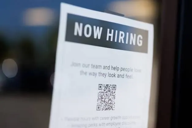 بيانات مفاجئة: طلبات إعانة البطالة في أمريكا تتراجع رغم المخاوف الاقتصادية