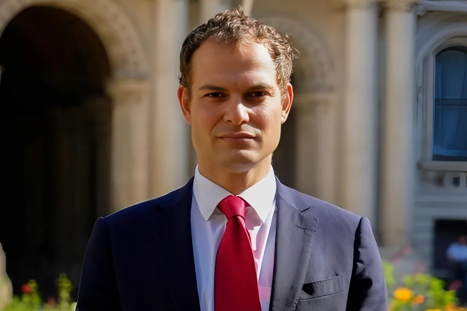 بريطانيا تكثف جهودها لتأمين الملاحة في مضيق هرمز