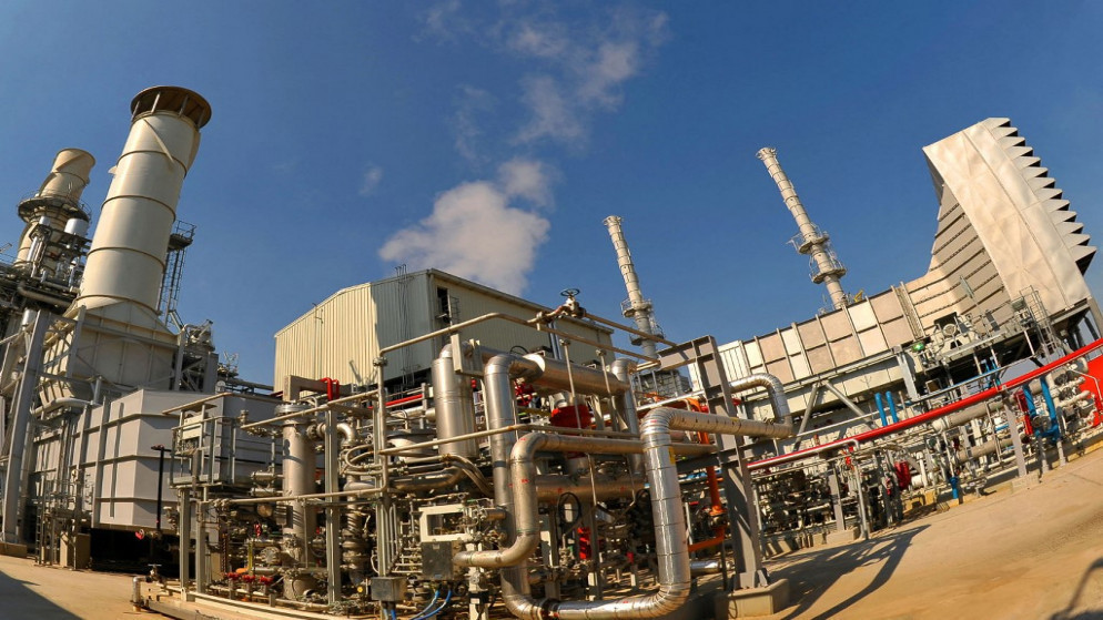 هجوم بطائرات مسيرة يشعل حريقا في مصفاة نفط كويتية