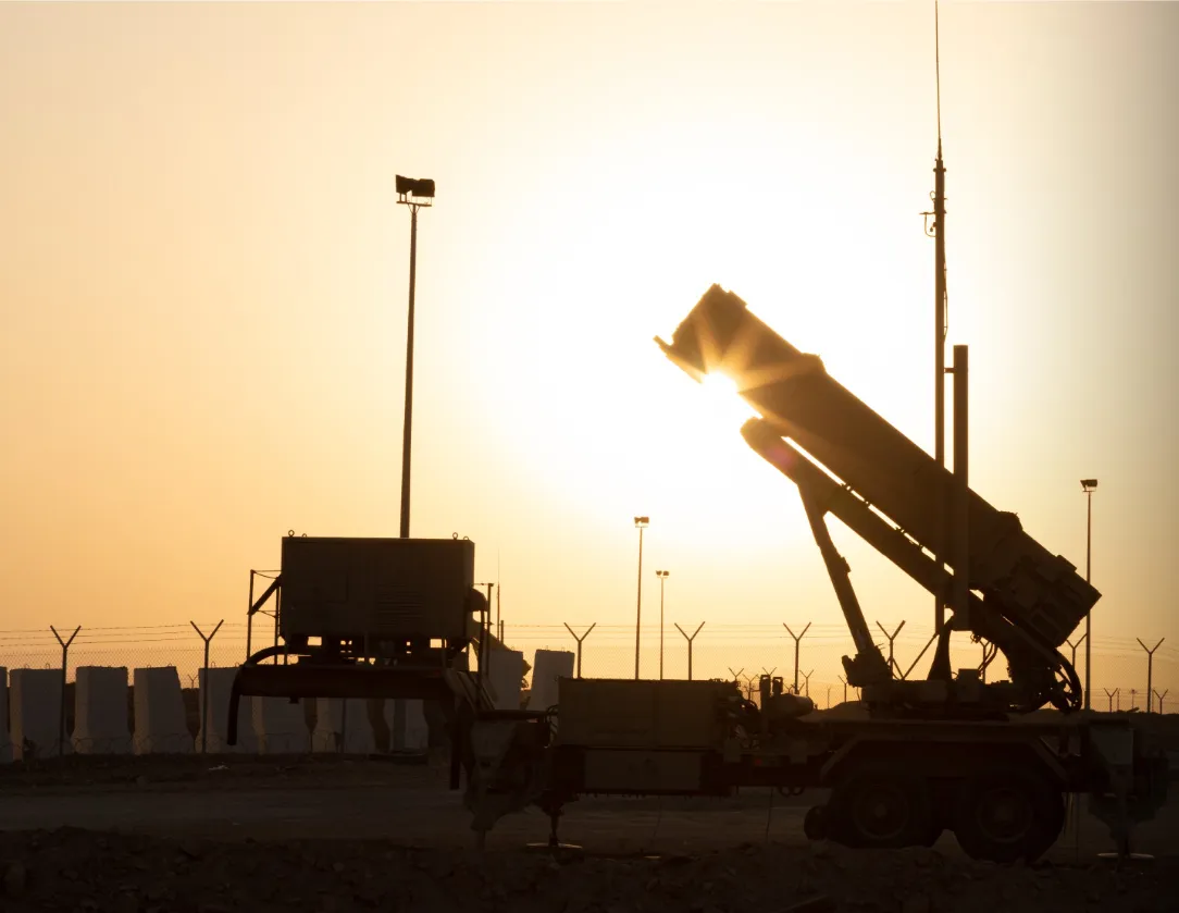 تصاعد التوترات: هجمات بطائرات مسيرة تستهدف مصفاة الأحمدي وحرائق تهز الخليج