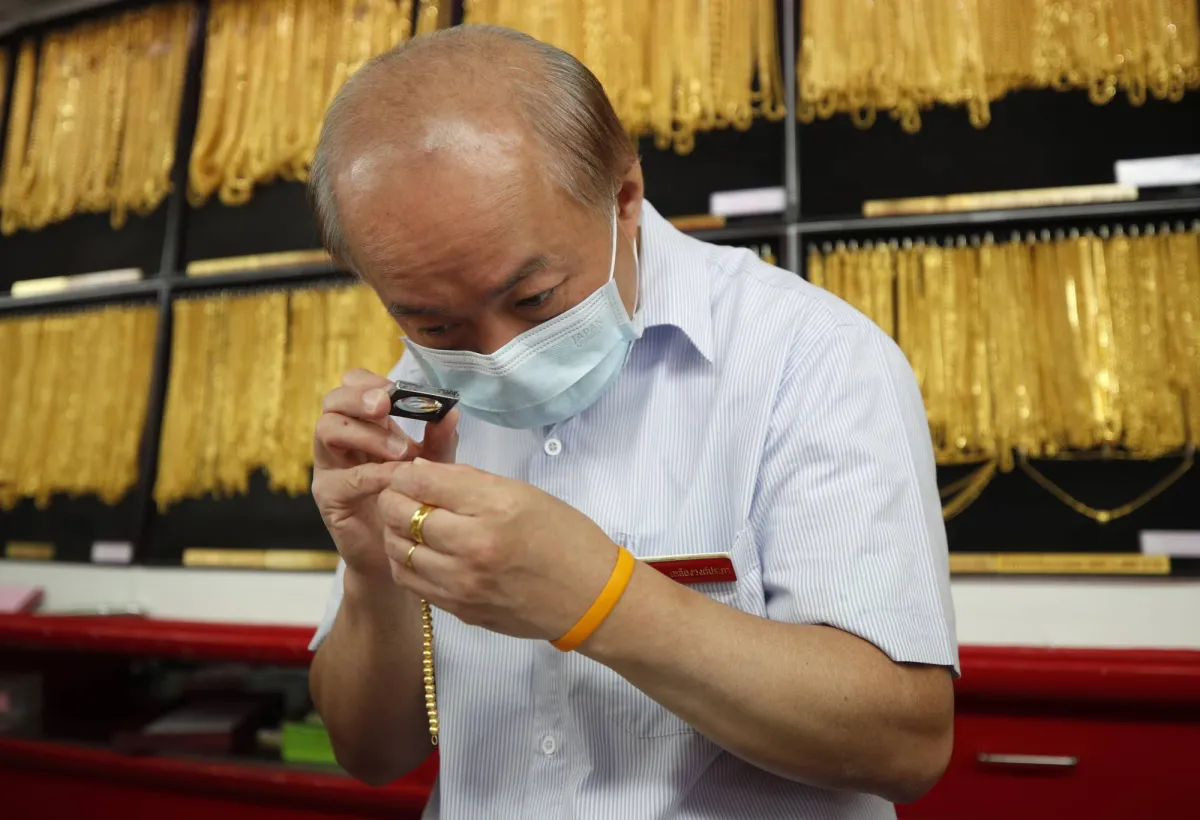 الذهب يتماسك فوق 4700 دولار رغم ضغوط الفيدرالي