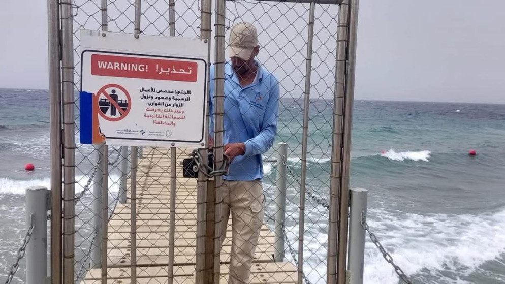 تحذير من محمية العقبة البحرية بسبب ارتفاع الامواج