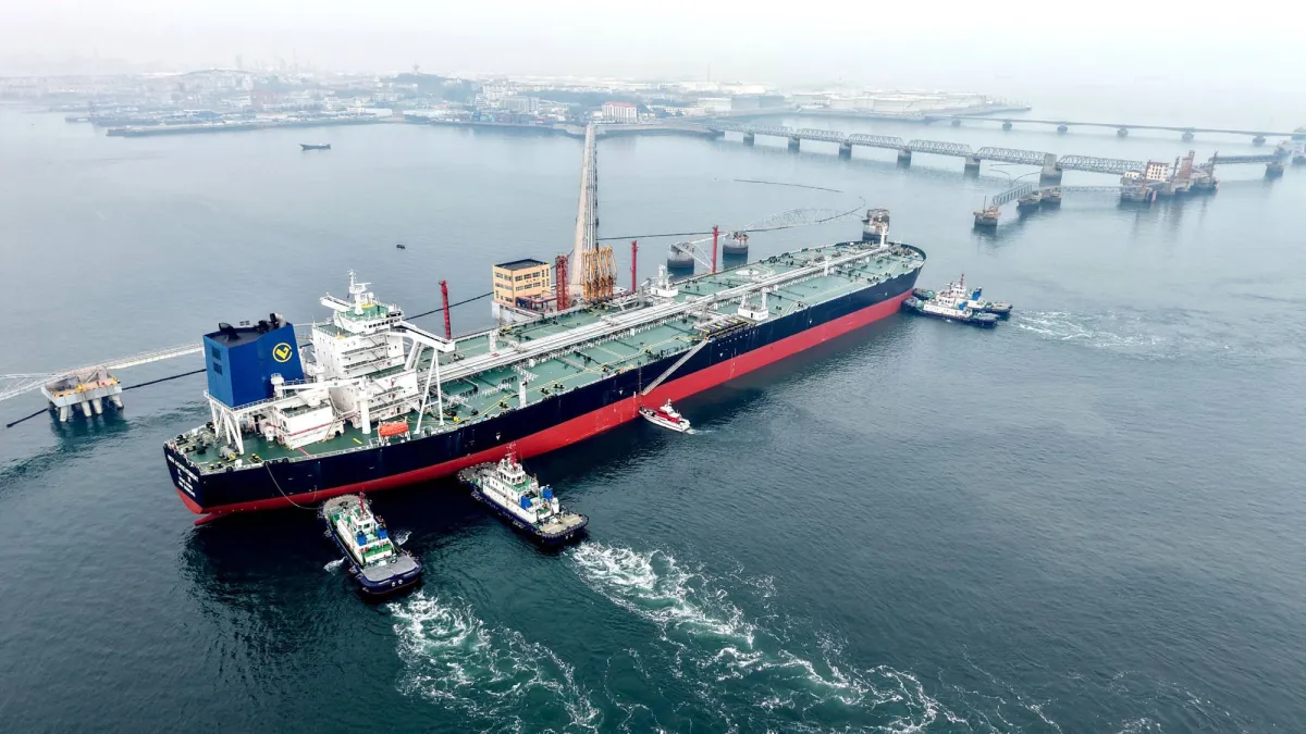 شركات النفط الصينية تستأنف شراء النفط الروسي وسط تقلبات الأسعار