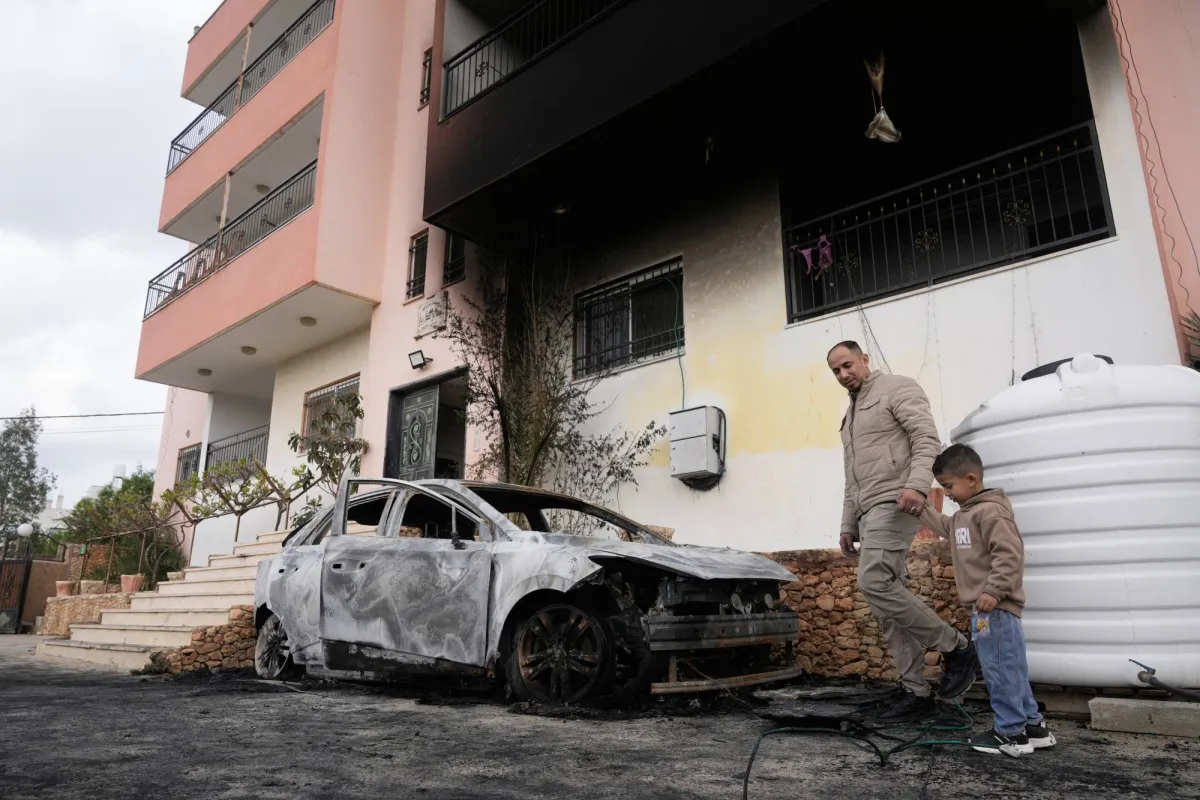 تصاعد هجمات المستوطنين في الضفة الغربية وإحراق منازل الفلسطينيين