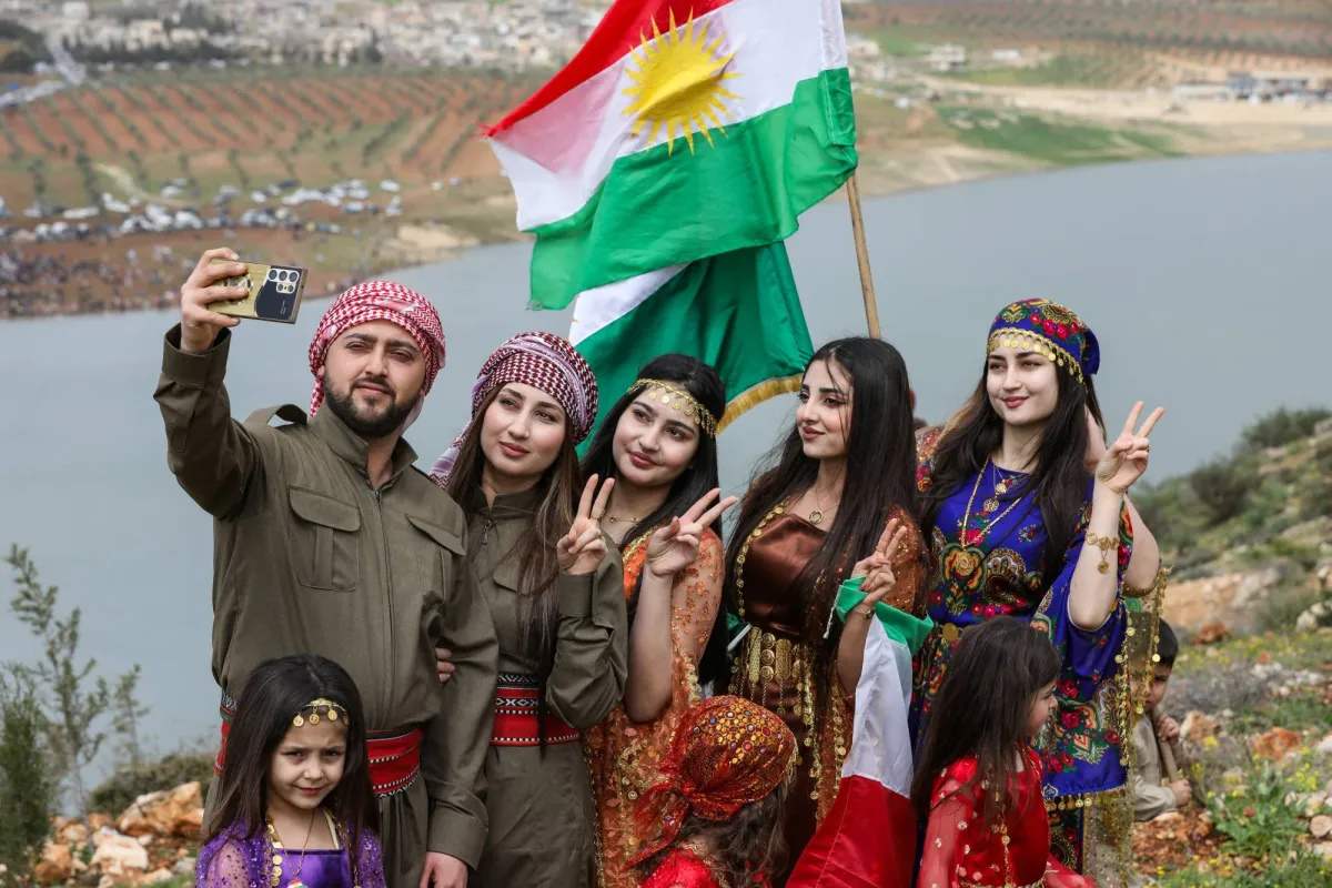 توترات في سوريا بعد انزال العلم السوري بكوباني والقامشلي