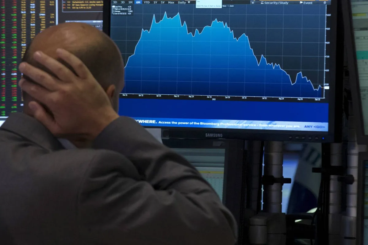 مخاوف النفط تدفع المستثمرين للتحوط وتفضيل السيولة