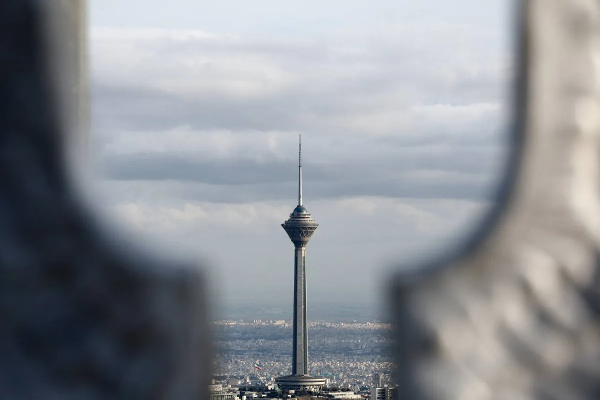 ايران تحذر من استهداف جزرها وتلوح بتوسيع الحرب الى باب المندب