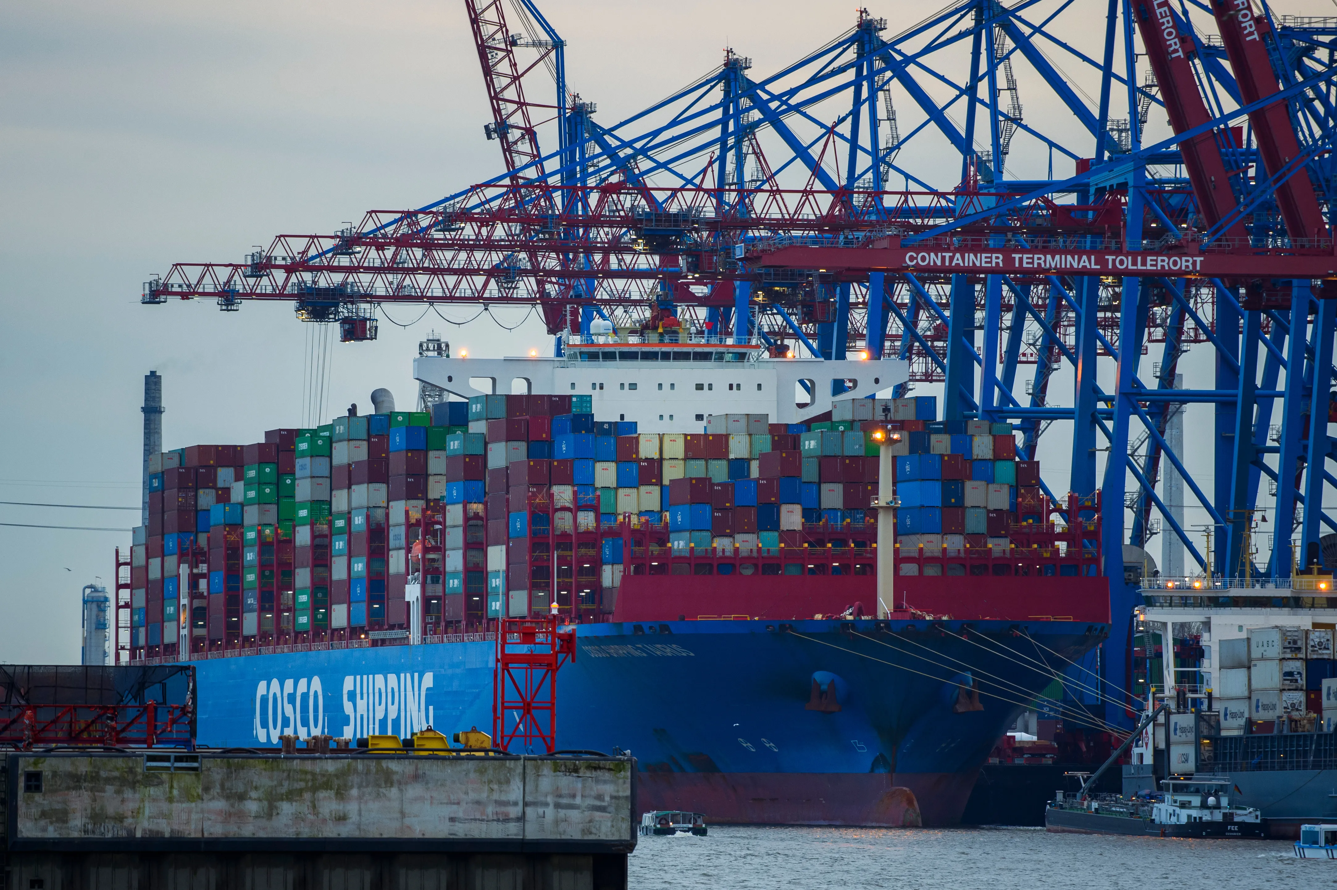 كوسكو الصينية تستأنف شحن البضائع الى الخليج وسط مخاوف جيوسياسية