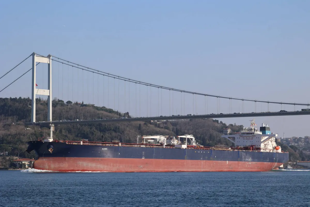 هجوم يستهدف ناقلة نفط تركية في البحر الاسود