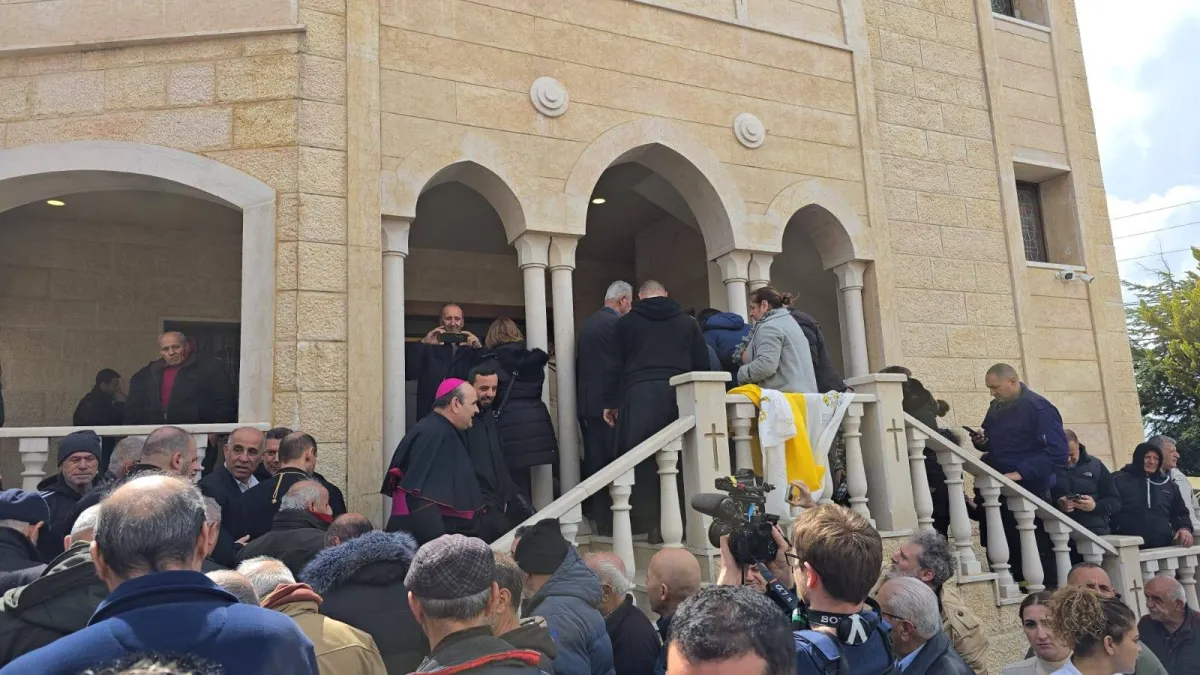 السفير البابوي يتفقد القرى المسيحية الجنوبية ويوصل رسائل تضامن