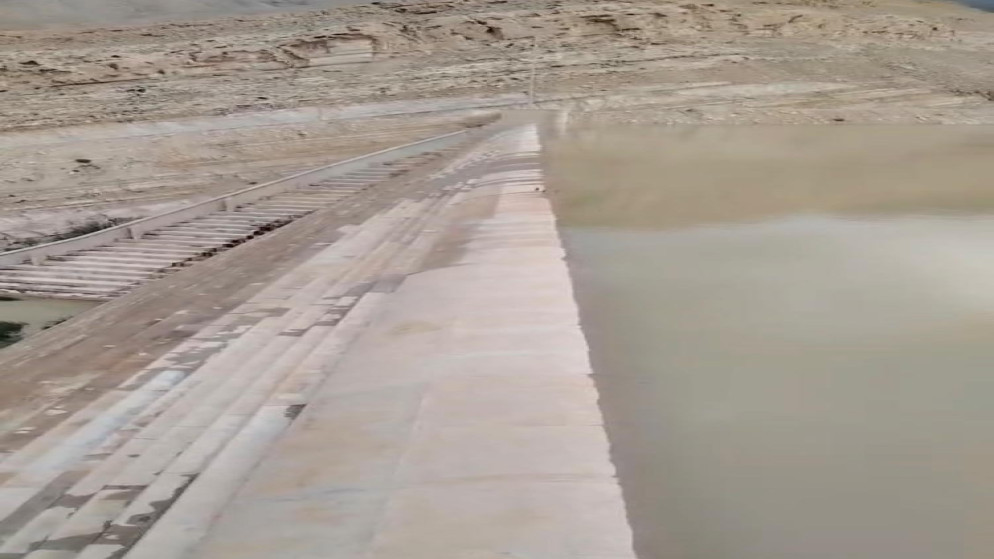 فيضان سدود جنوب الاردن يغلق طرقا ويحذر السكان