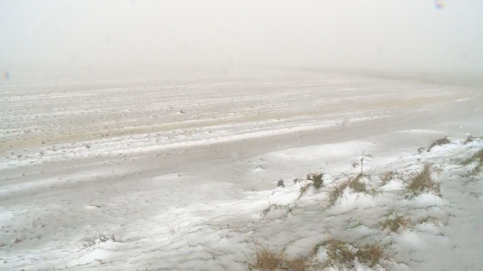 الطفيلة تواجه طقسا قاسيا: ثلوج تغلق طرقا وسيول تداهم مناطق