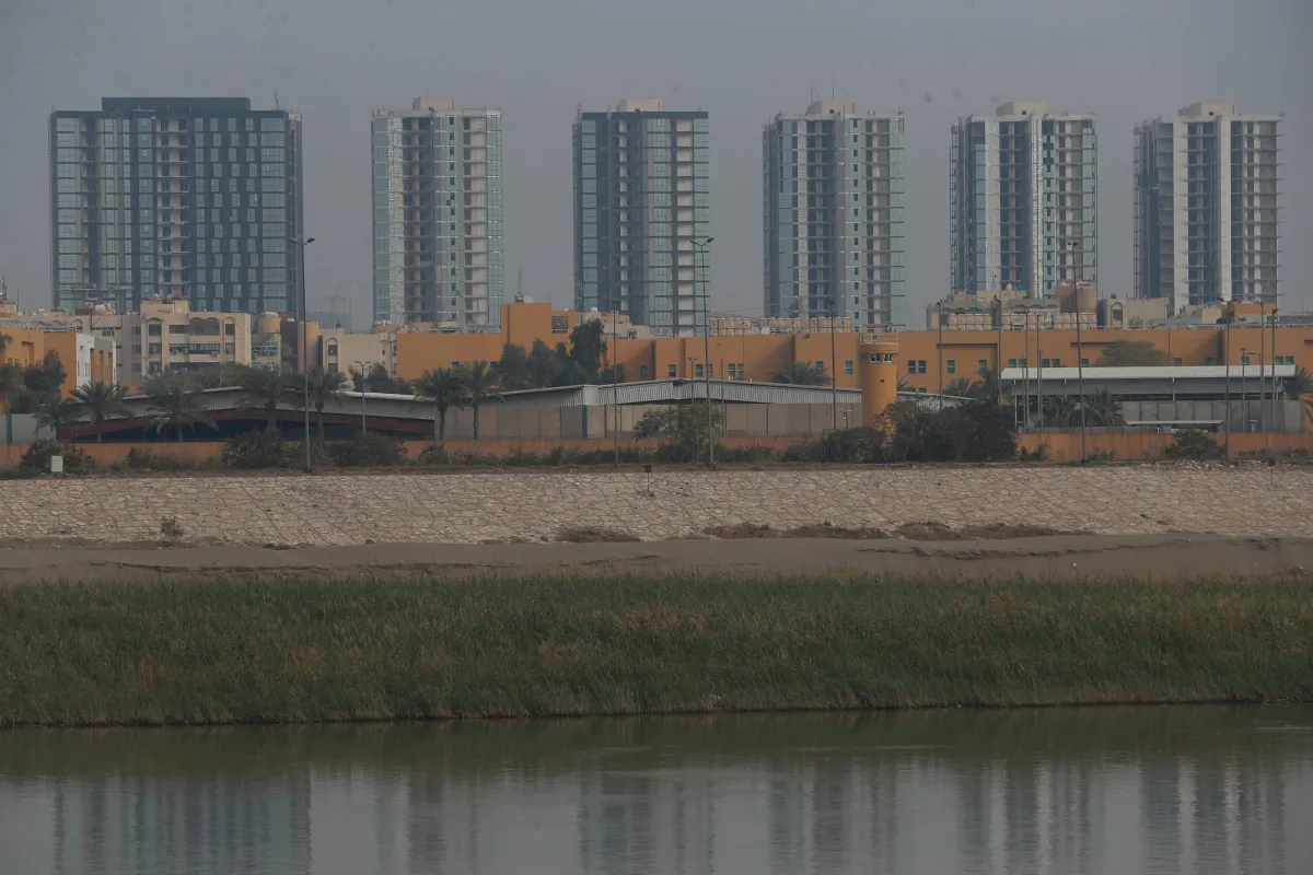 الدفاعات الجوية العراقية تتصدى لهجوم بطائرتين مسيرتين استهدف السفارة الامريكية في بغداد