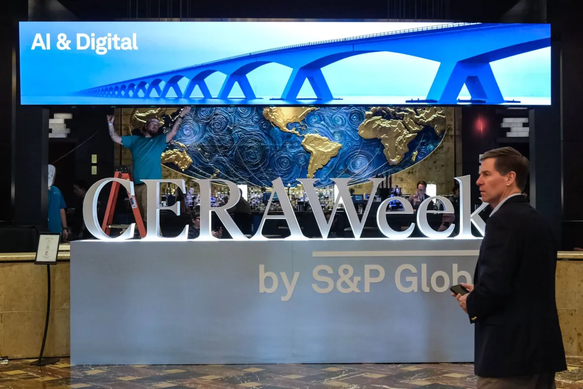 مؤتمر سيراويك للطاقة يشعل فتيل أزمة أسعار النفط العالمية وسط مخاوف من حرب الشرق الأوسط