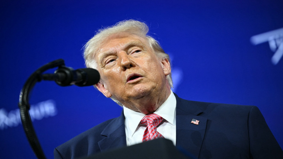 ترامب يكشف عن تقدم المحادثات مع ايران ويلمح الى خيارات عسكرية