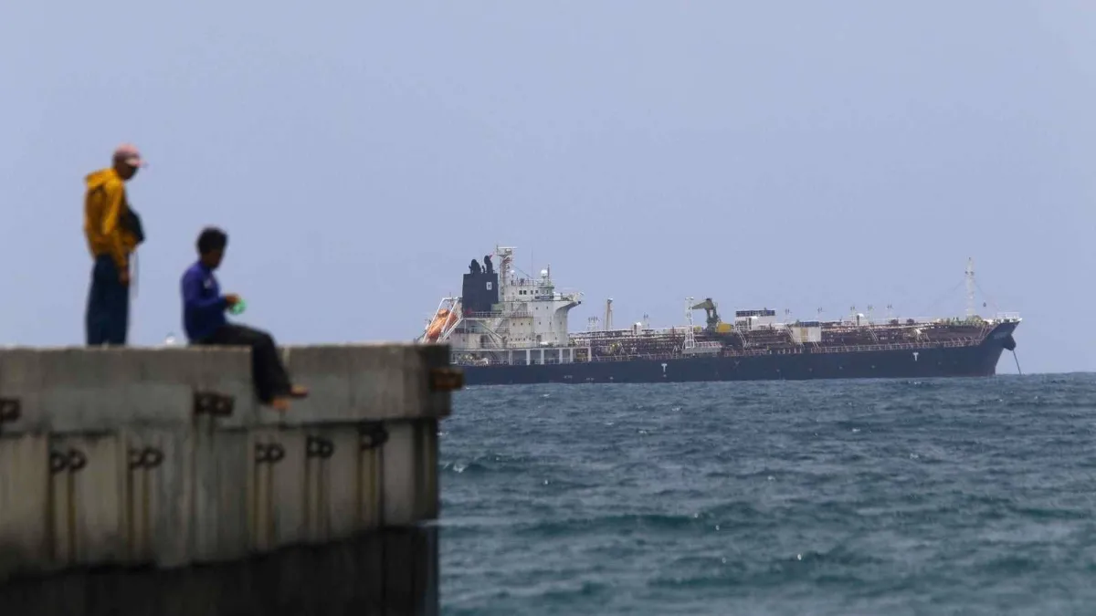 وصول ناقلة نفط روسية محملة بشحنة إنسانية إلى كوبا