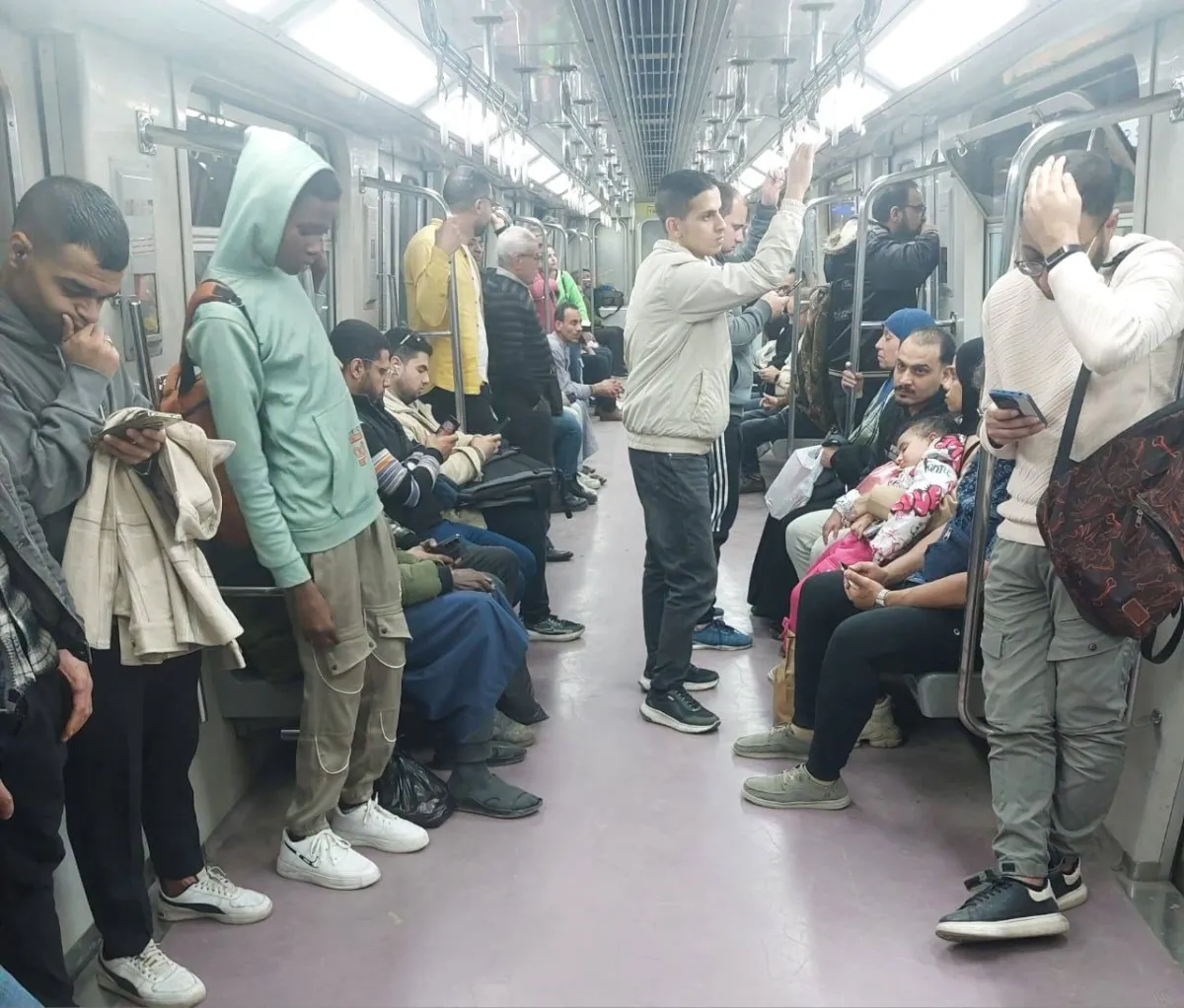 زيادة أسعار المواصلات ترهق الأسر المصرية وتفاقم الأعباء المعيشية