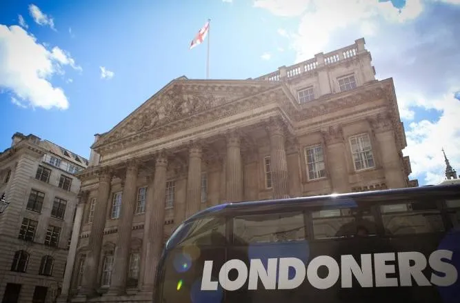 اقتصاد بريطانيا يواجه تحديات النمو وتضخم الغذاء واسعار المنازل يرتفع