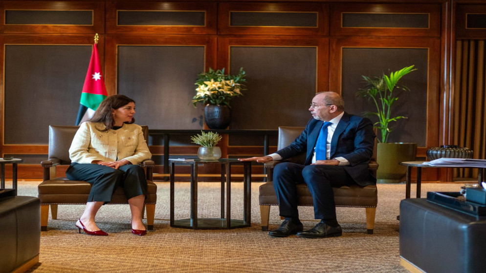 وزير الخارجية يبحث مع وفد فرنسي تهديدات التصعيد الاقليمي