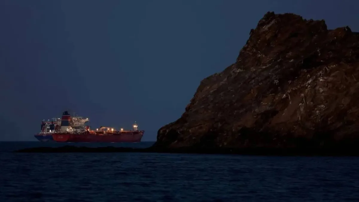 ناقلة هندية تعبر مضيق هرمز بمسار استثنائي وسط توترات إقليمية