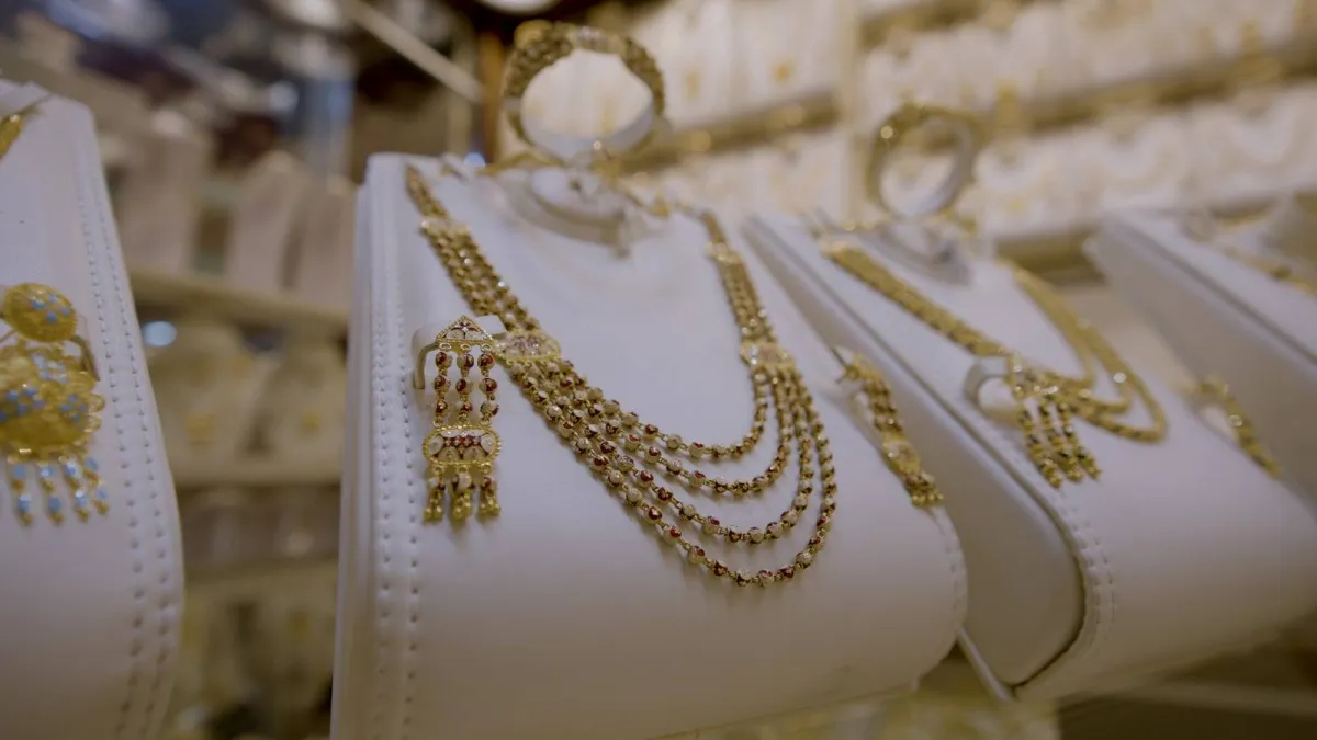 تراجع الذهب في مارس: هل فقد المعدن النفيس مكانته كملاذ آمن؟