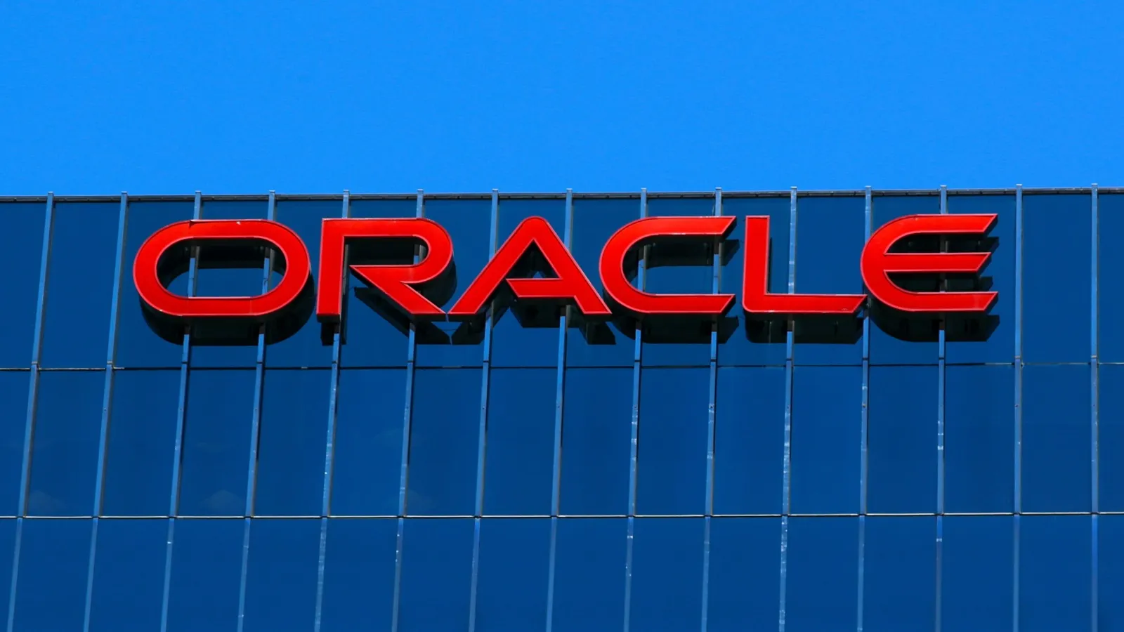 اوراكل تخفض قوتها العاملة بتسريح الالاف وسط تحول نحو الذكاء الاصطناعي