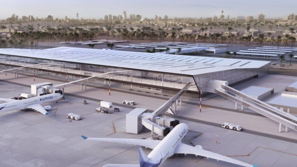 هجوم بطائرات مسيرة يشعل النيران في مطار الكويت