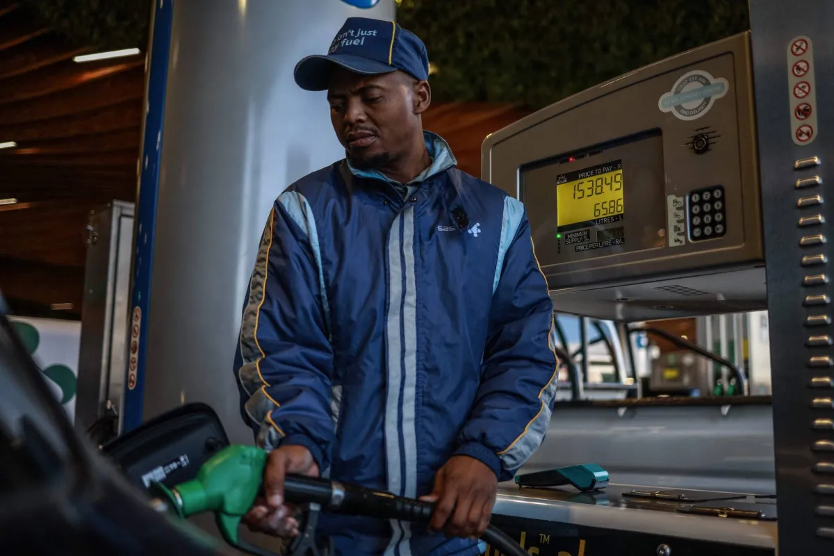 ارتفاع قياسي لاسعار الوقود في افريقيا يهدد بتفاقم التضخم