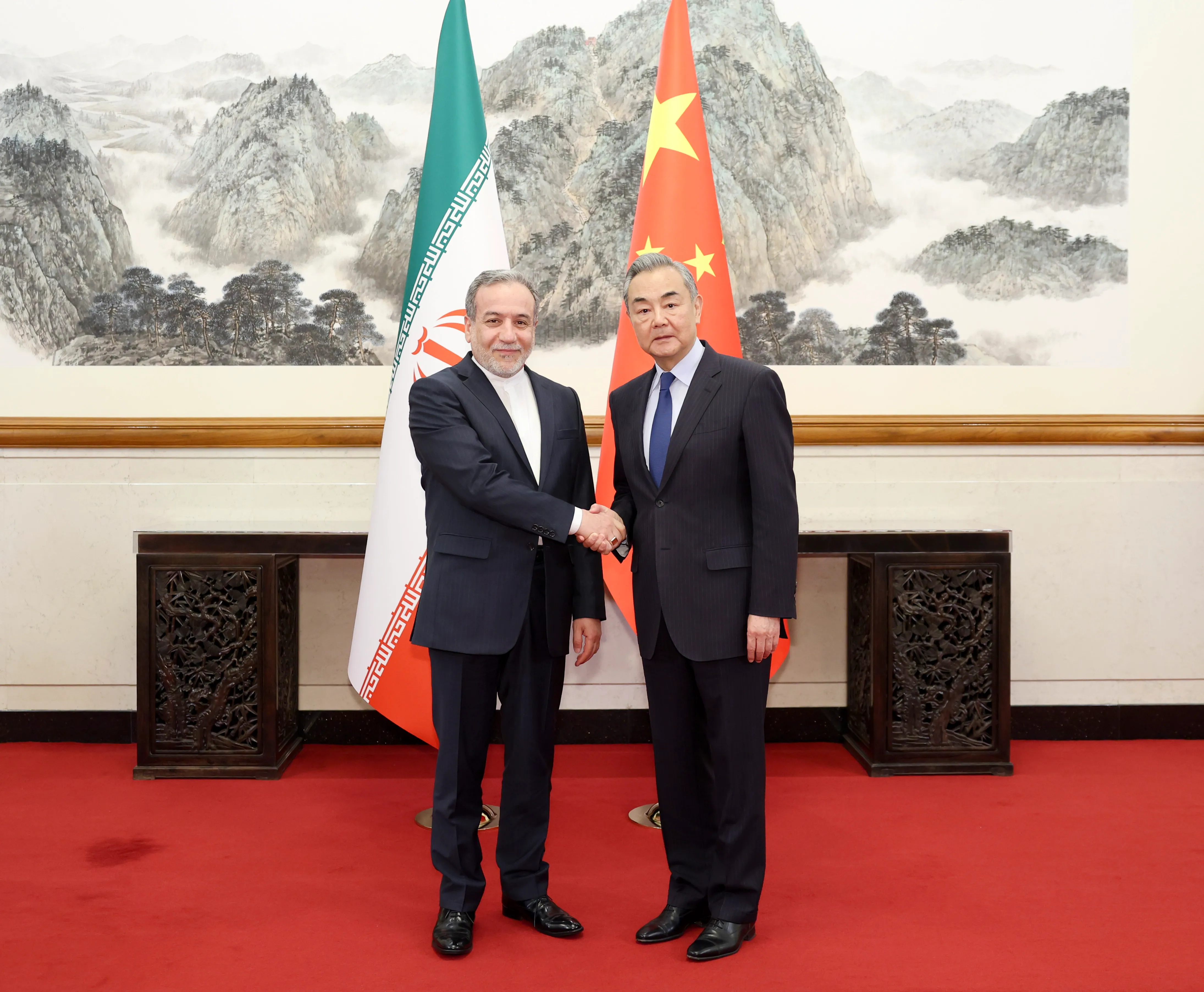 الصين تعزز نفوذها بالشرق الاوسط وسط تباطؤ اقتصادي وتنافس مع واشنطن