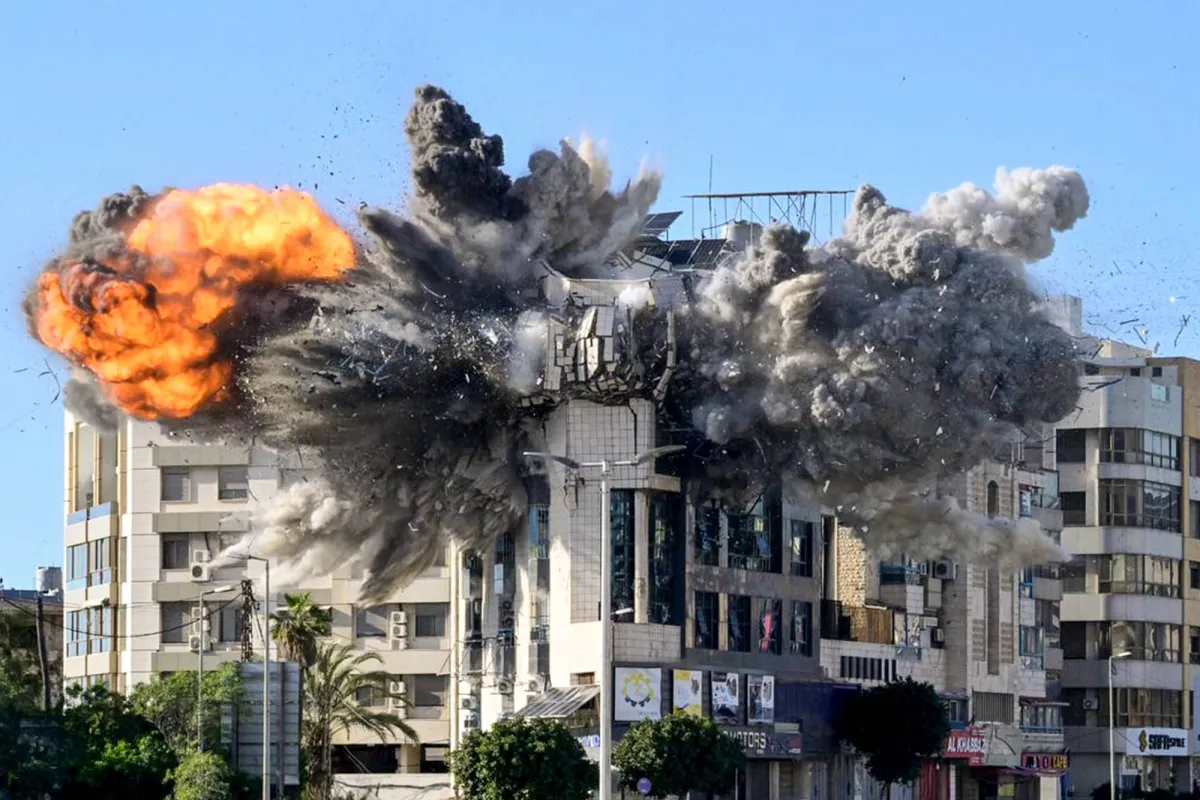 تصعيد اسرائيلي: قصف جسور بالبقاع ونزع سلاح حزب الله هدف غير واقعي