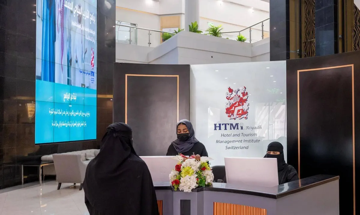 السعوديات يقودن استقرار سوق العمل بالمملكة