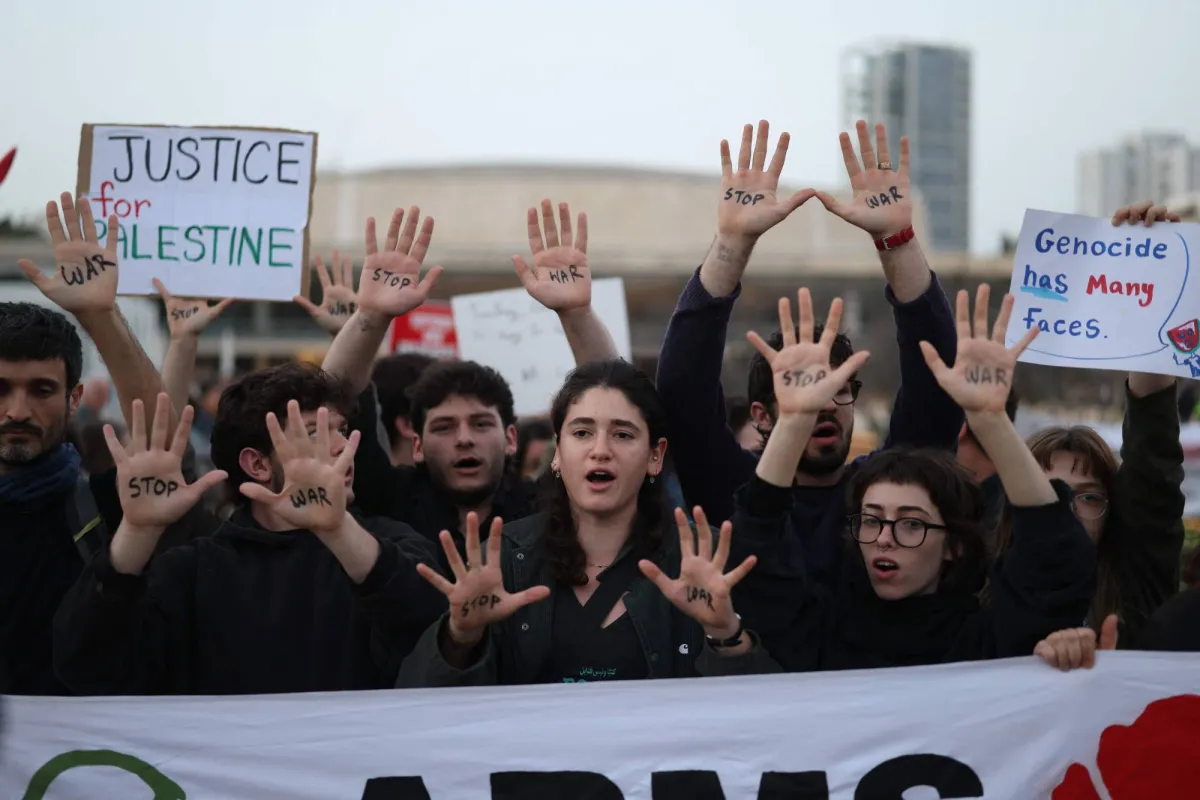 تظاهرات في تل ابيب تطالب بوقف الحرب مع ايران وغزة