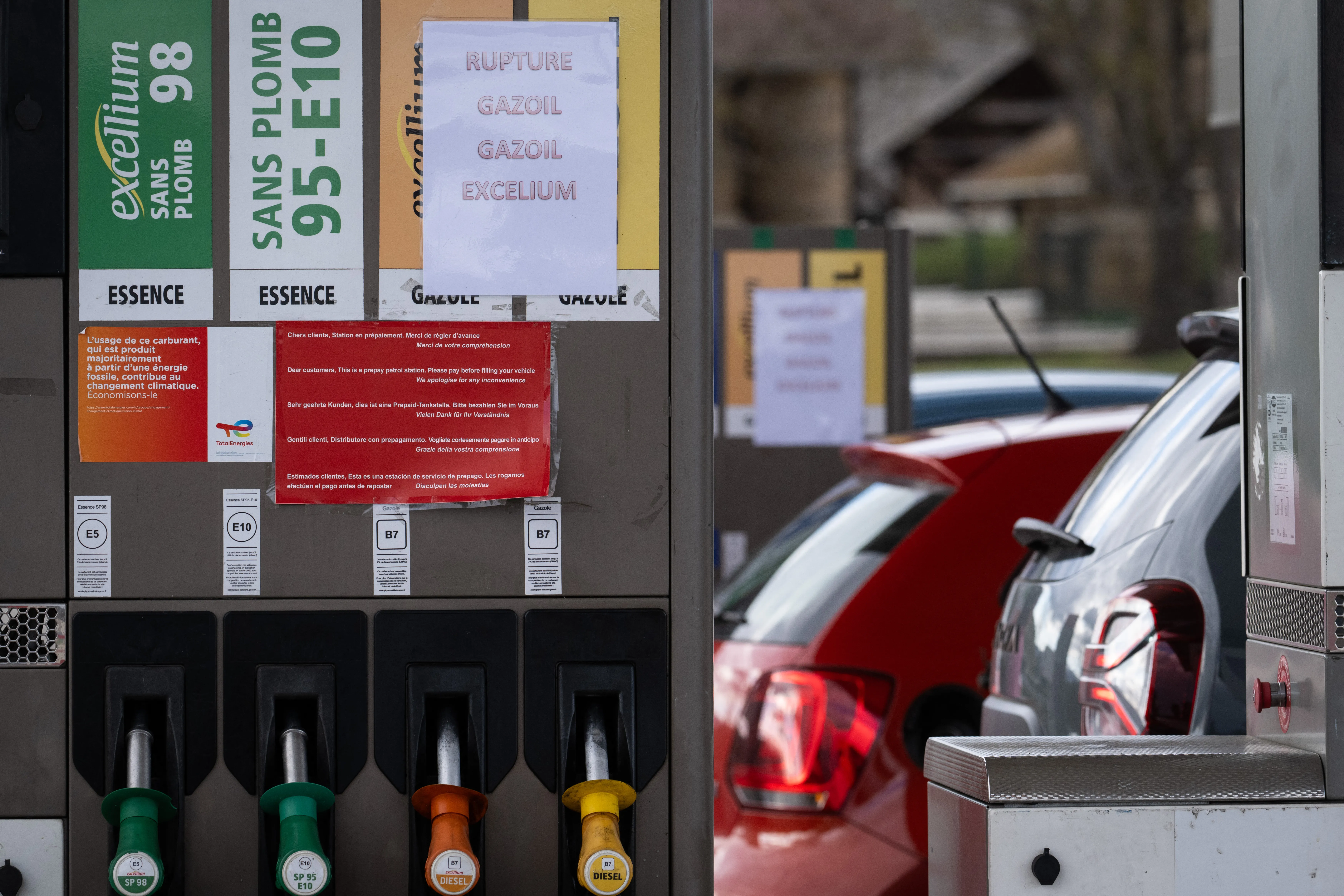 الاقتصاد العالمي في مهب الأزمات: لماذا الاهتزاز سريع والتعافي بطيء؟