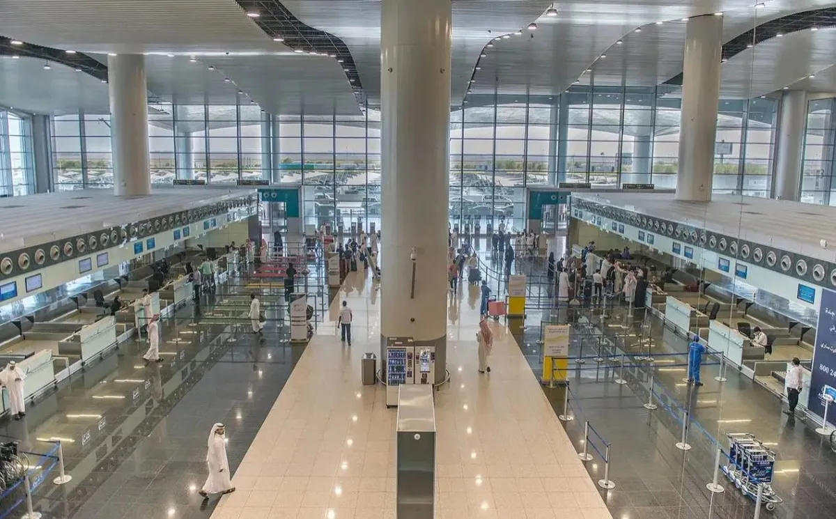 ارتفاع تكاليف الطيران يهدد السياحة العالمية ومطارات السعودية ملاذ الملاحة