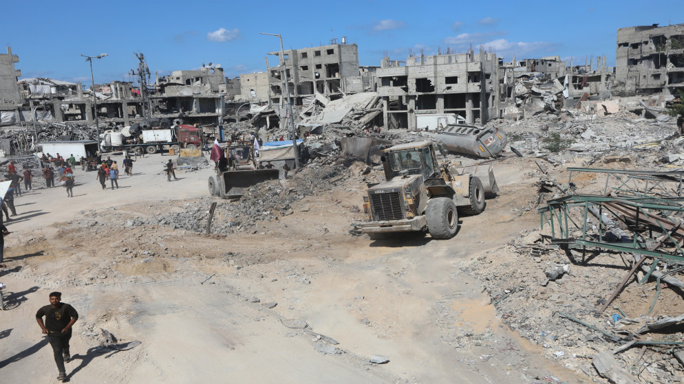 غزة تواجه كارثة بيئية: تدمير شبكات الصرف الصحي وتراكم ملايين الأطنان من الركام