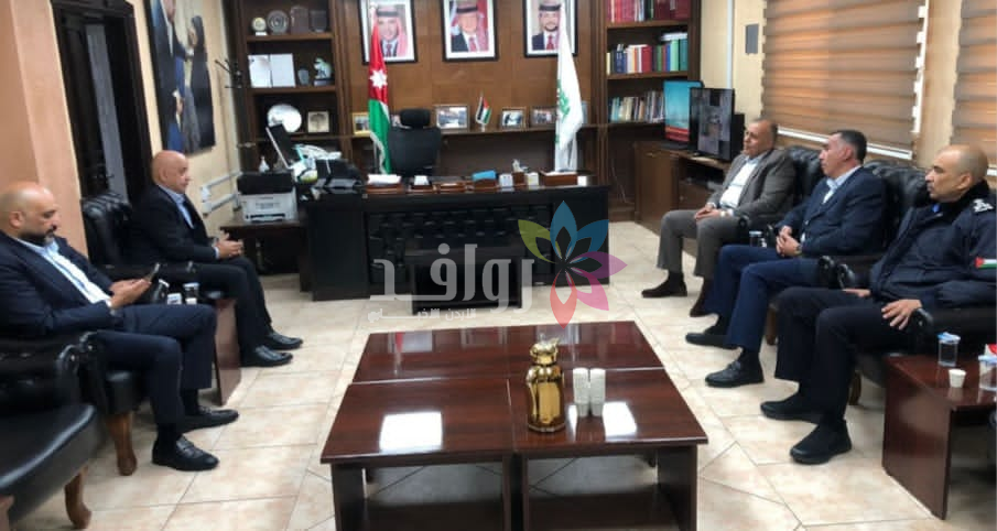 الجبور يبحث تعزيز الاستقرار التمويني مع رئيس غرفة تجارة الأردن  بمحافظه مادبا.