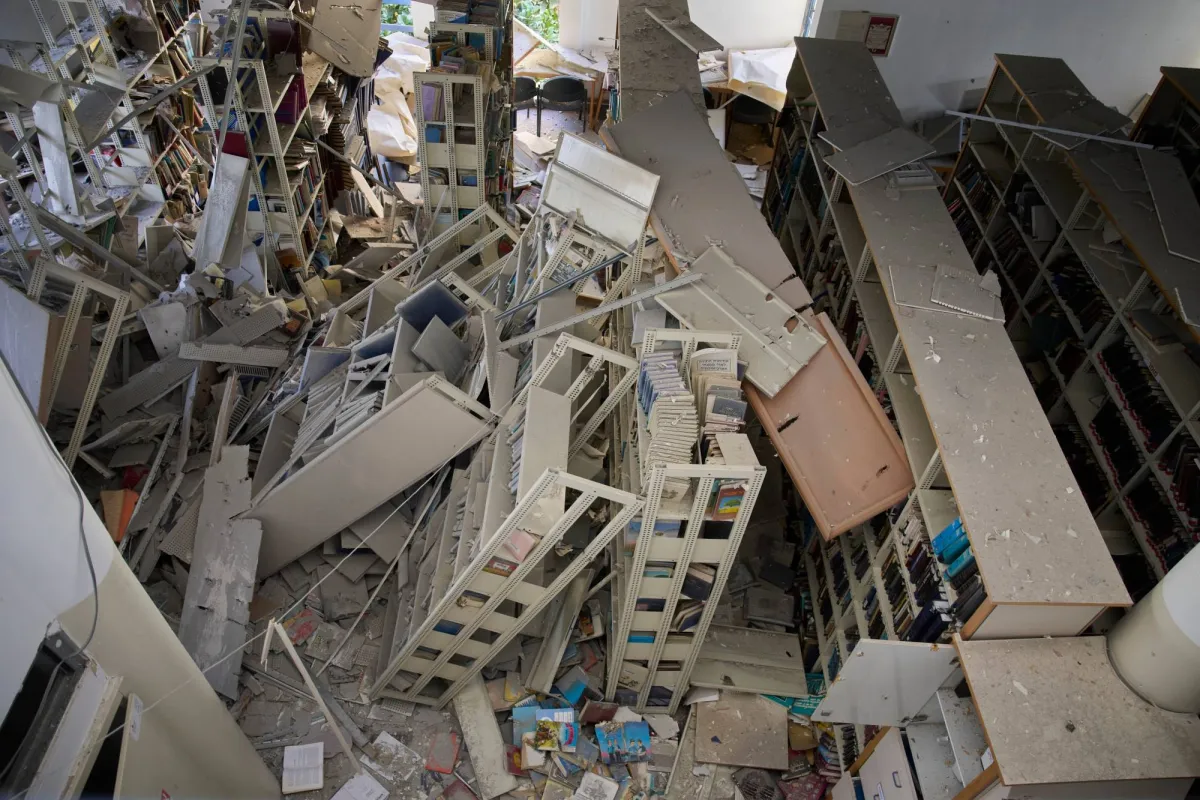 مقتل اسرائيليين وانتشال جثث ضحايا بقصف صاروخي على حيفا