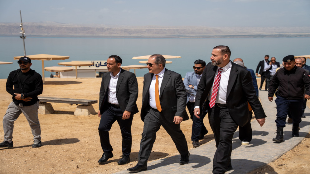 وزير الاستثمار يستعيد 390 دونما لتطوير مشاريع البحر الميت