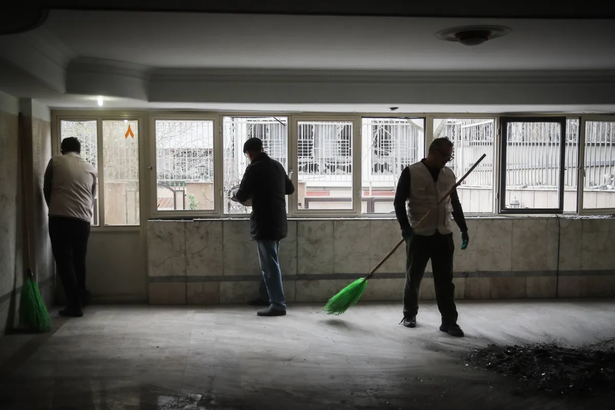 مسؤول ايراني يحث الشباب على تشكيل سلاسل بشرية لحماية محطات الكهرباء