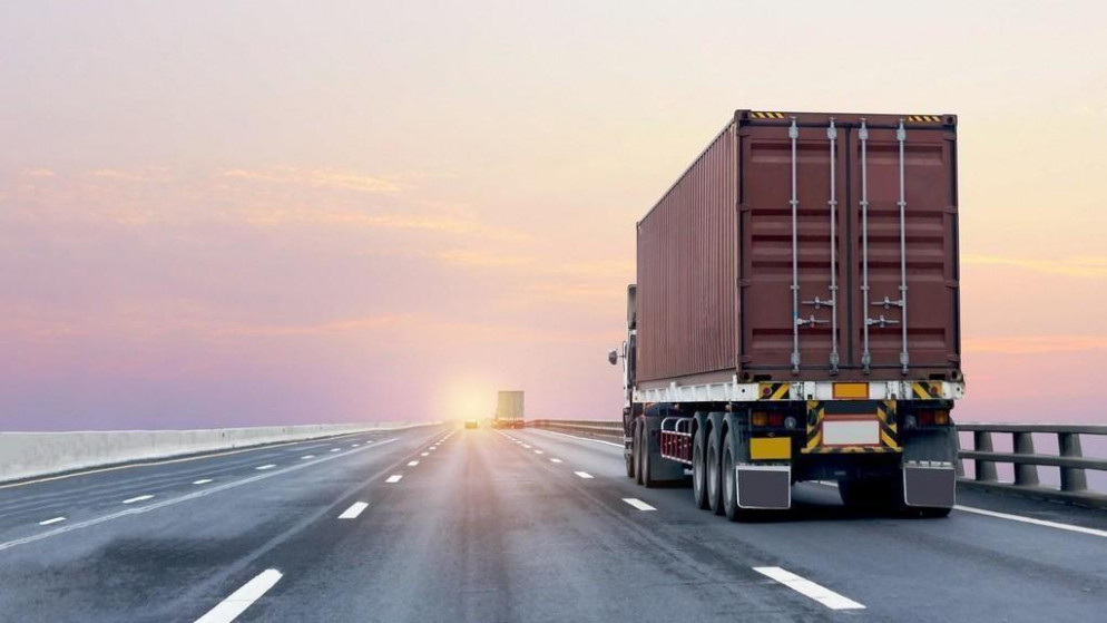 السعودية تمدد العمل بقرار رفع العمر التشغيلي للشاحنات الاردنية